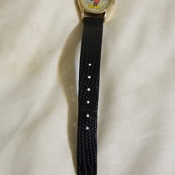 Vintage Seiko Mickey Mouse watch with day/date - Picture 3 of 5